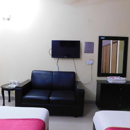 Hotel Tourist Inn Lahore Ngoại thất bức ảnh