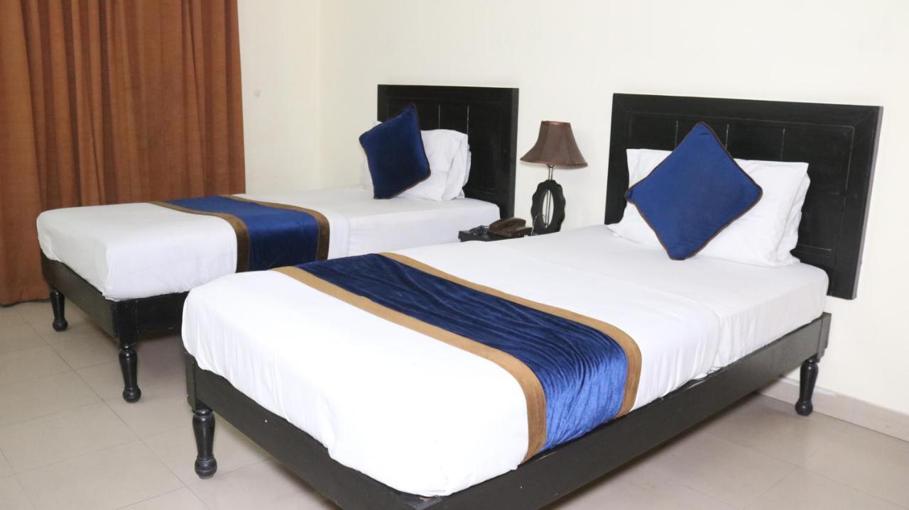 Hotel Tourist Inn Lahore Ngoại thất bức ảnh