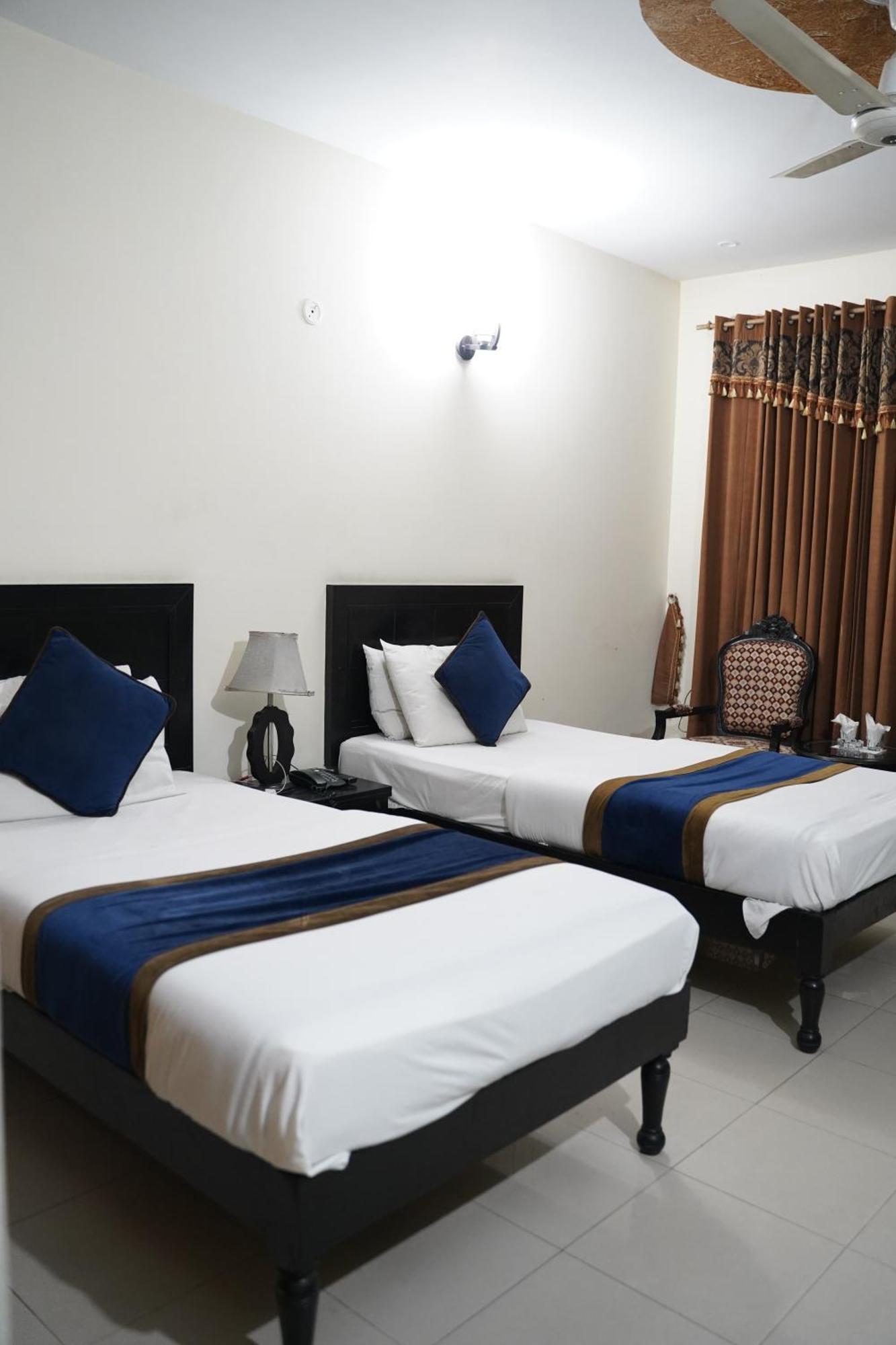 Hotel Tourist Inn Lahore Ngoại thất bức ảnh