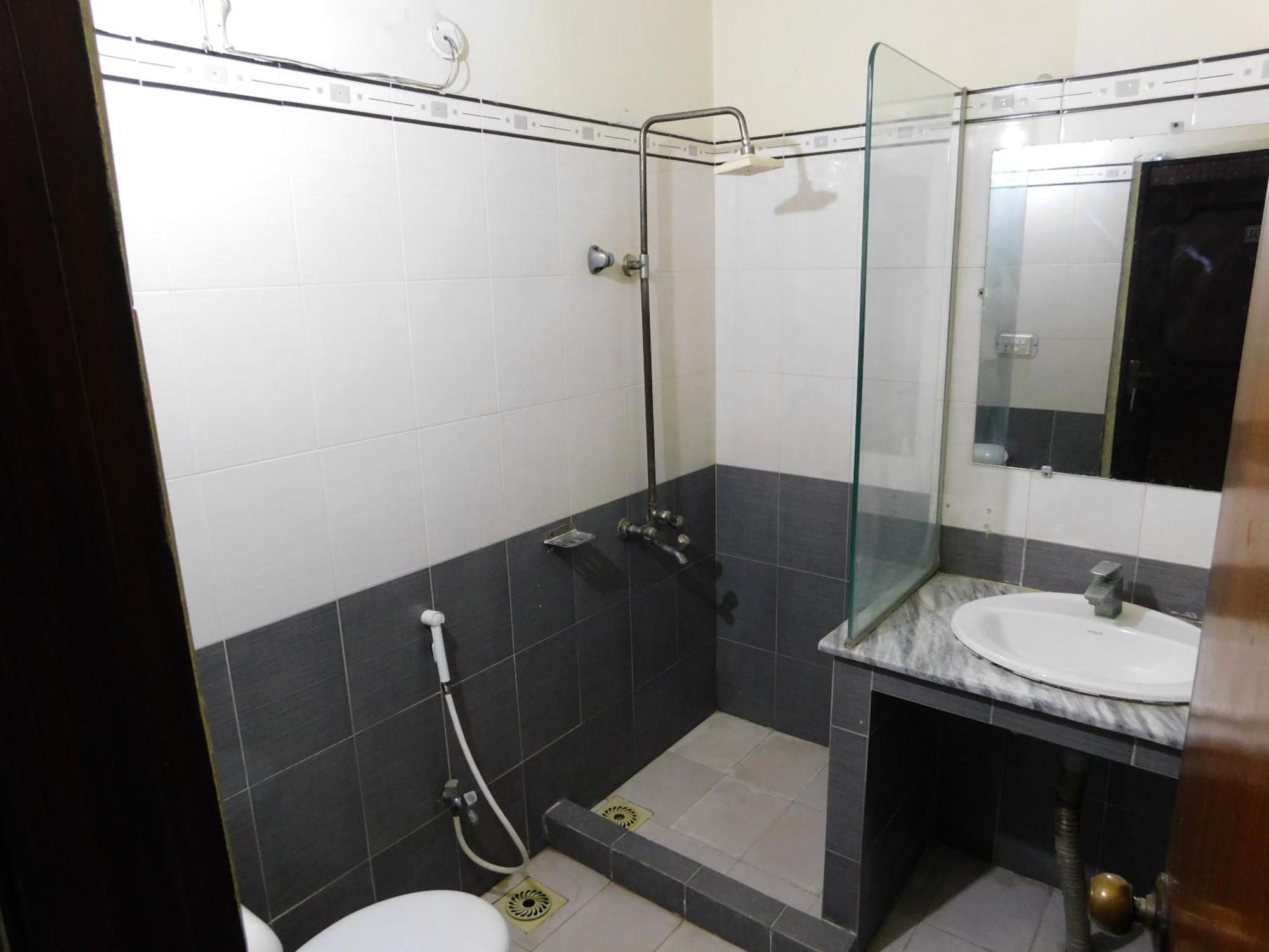 Hotel Tourist Inn Lahore Ngoại thất bức ảnh