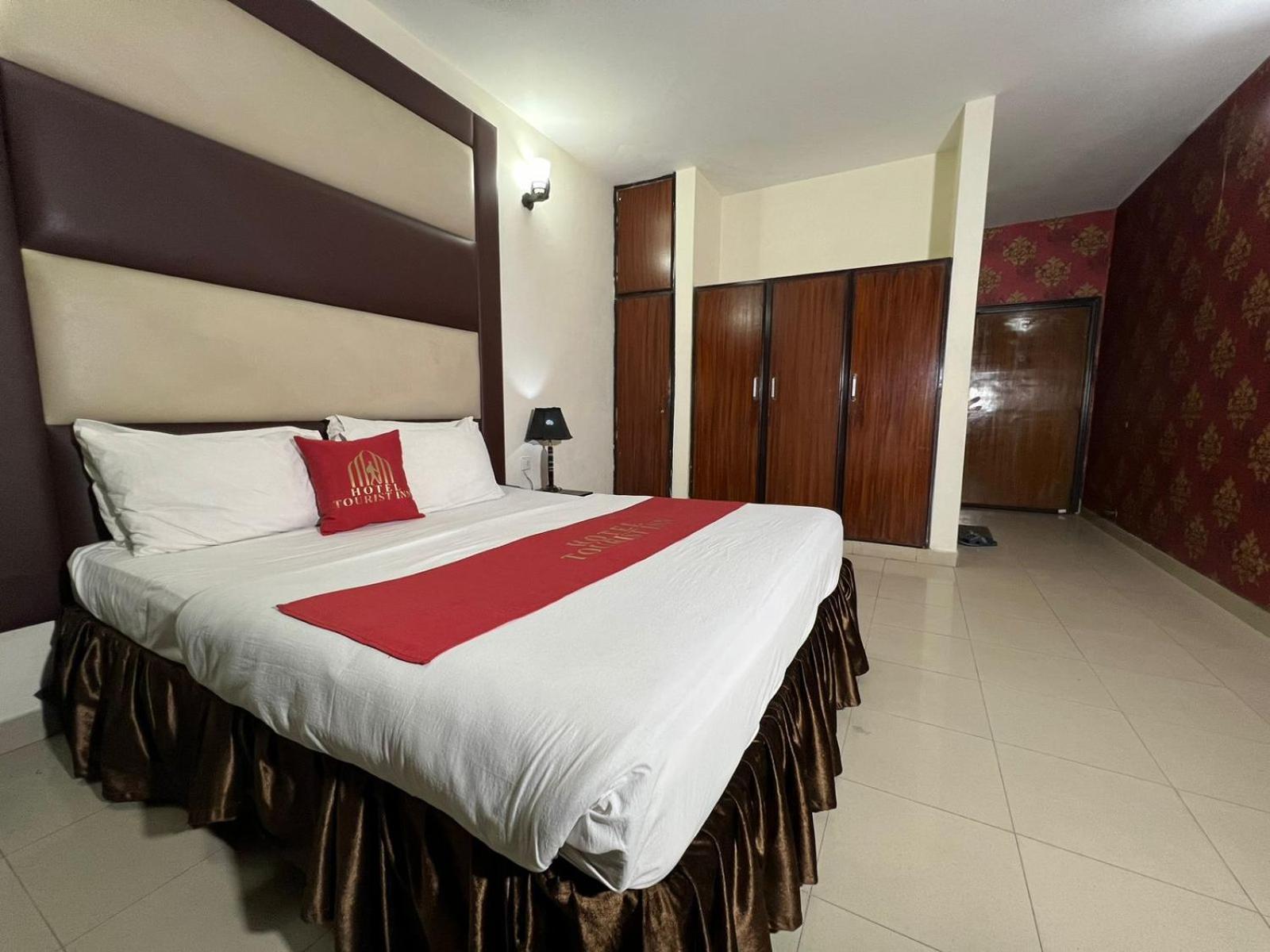 Hotel Tourist Inn Lahore Ngoại thất bức ảnh