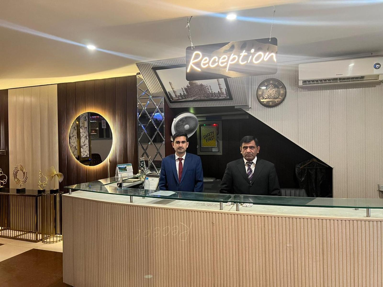 Hotel Tourist Inn Lahore Ngoại thất bức ảnh